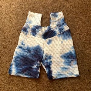Tie dye scrunch butt yoga pants
